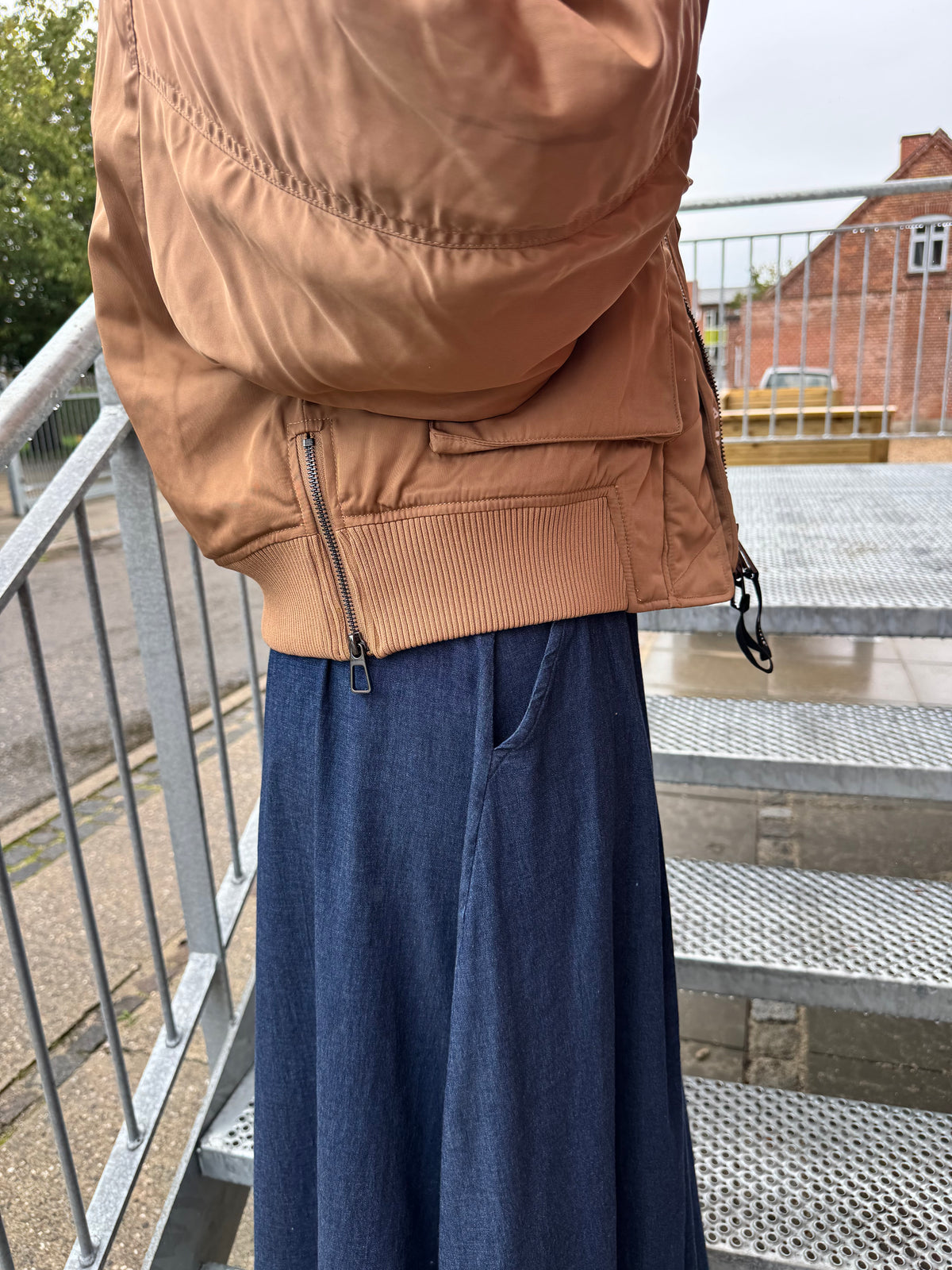 Haute L´amitié Jakke - Bailey Zipper Bomber Jakke i Dessert Sand