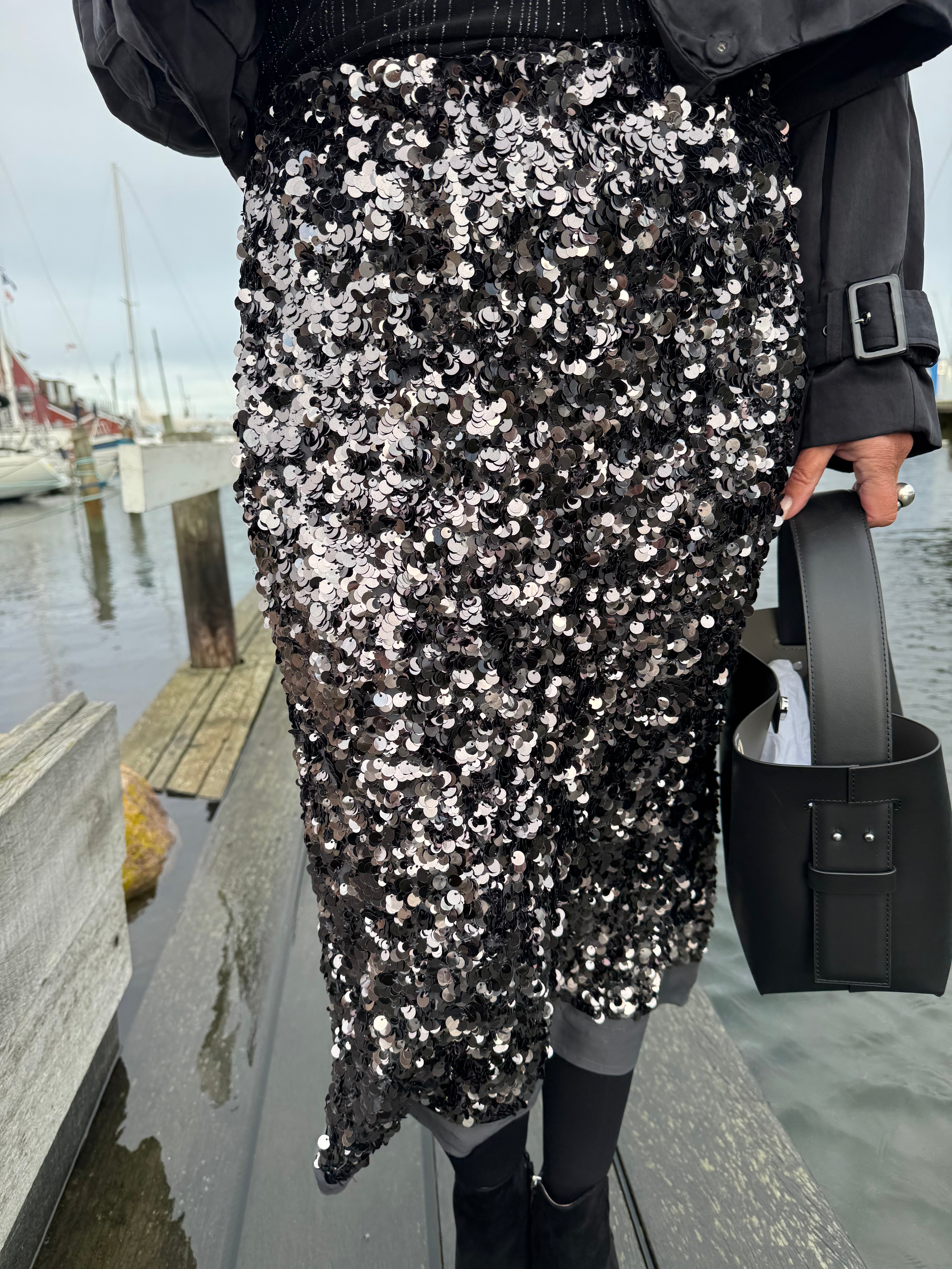 Second Female Nederdel - Shiny Nederdel i Gungrey Metal