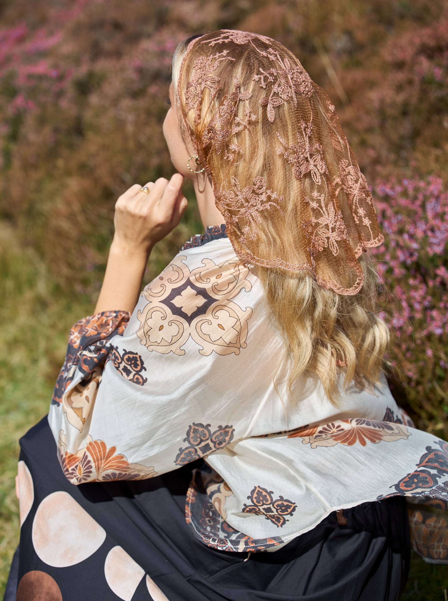 Black Colour Tørklæde - BcMirinda Trekantet Lace Tørklæde i Tobacco
