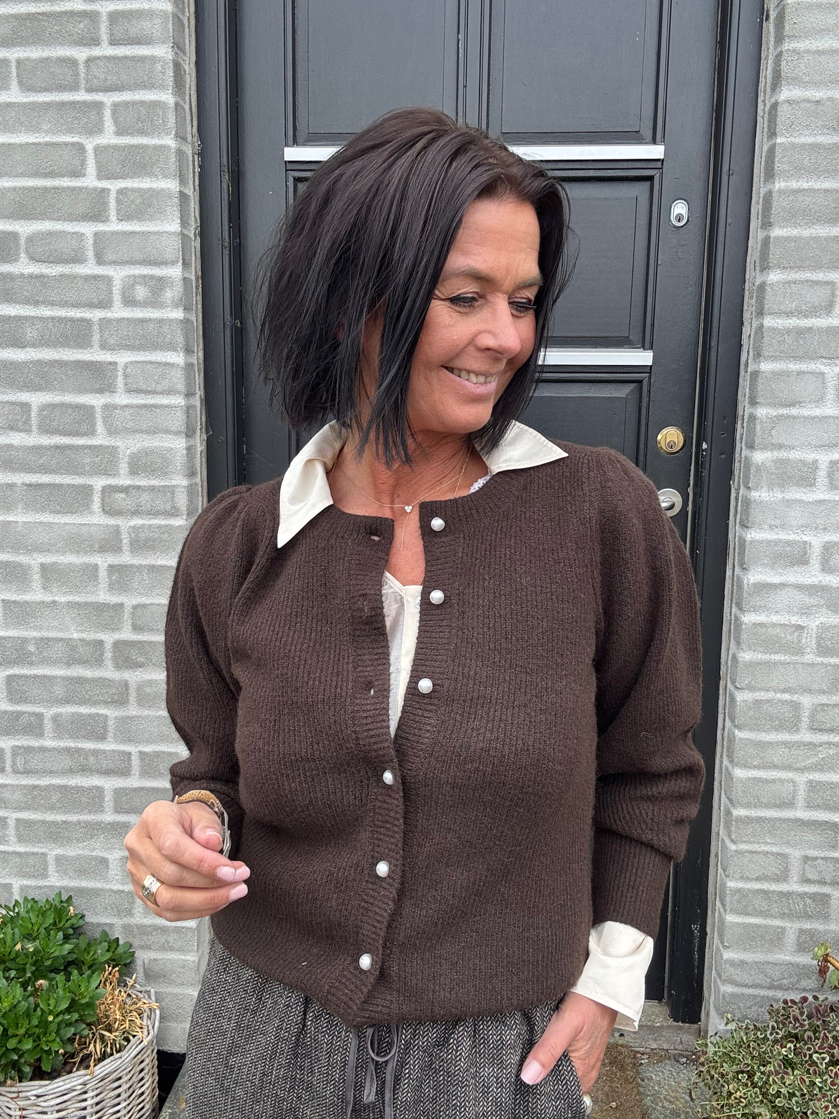 Neo Noir Cardigan - Nuna Strik Cardigan i Brown