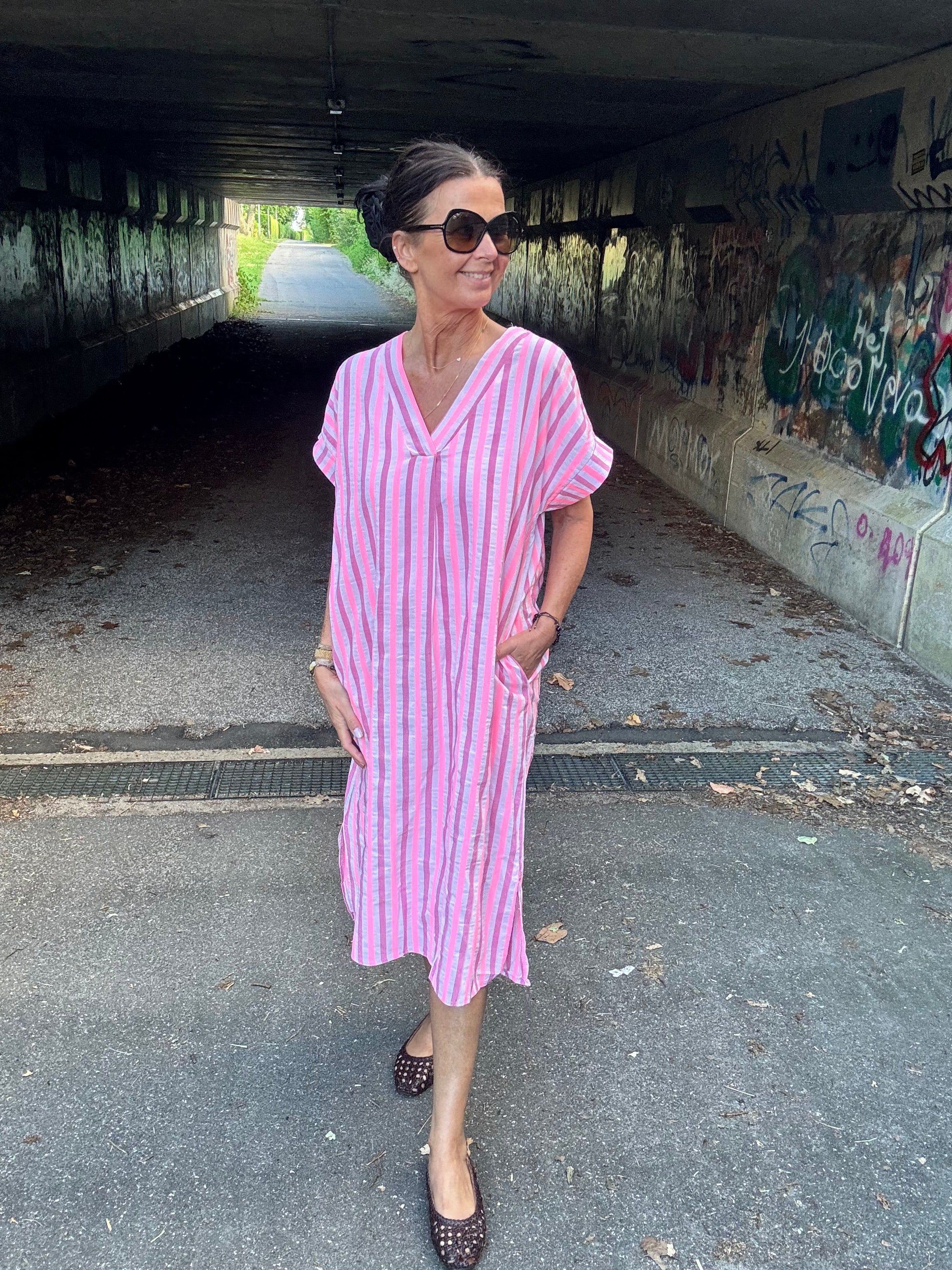 MARTA du château Kjole -  8317 MdcEmina Kjole i Pink Strib