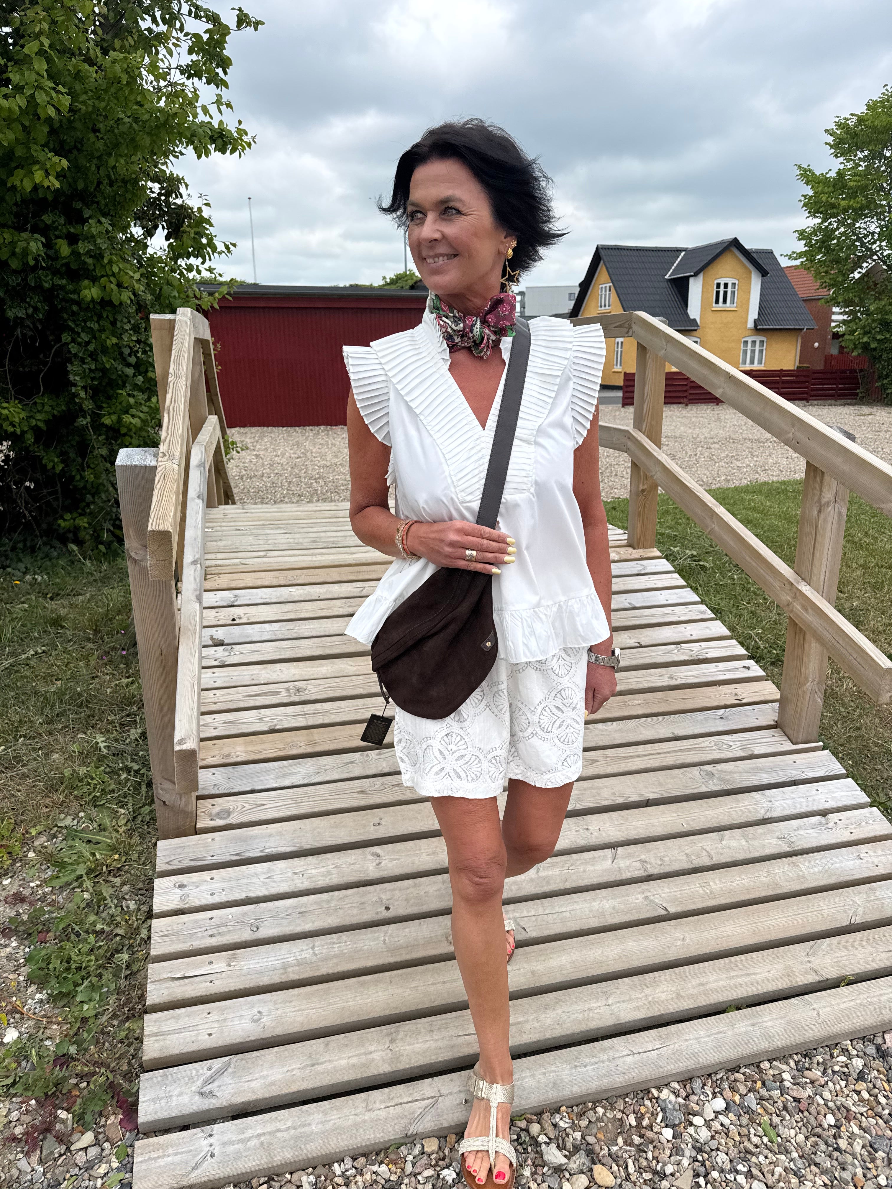 Black Colour Shorts - BcMilos Lace Shorts i Off White