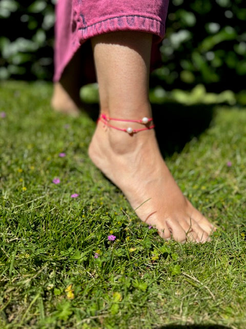 Stine A Ankelkæde - Big Pearl Berrie Ankelkæde i Neon Pink