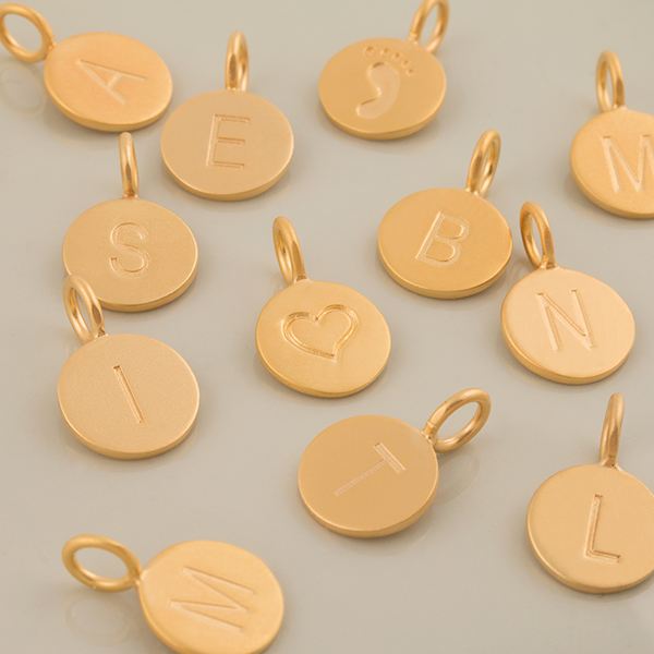 Sanne Nordahn - Vedhæng med Alfabetets Bogstaver i Guld