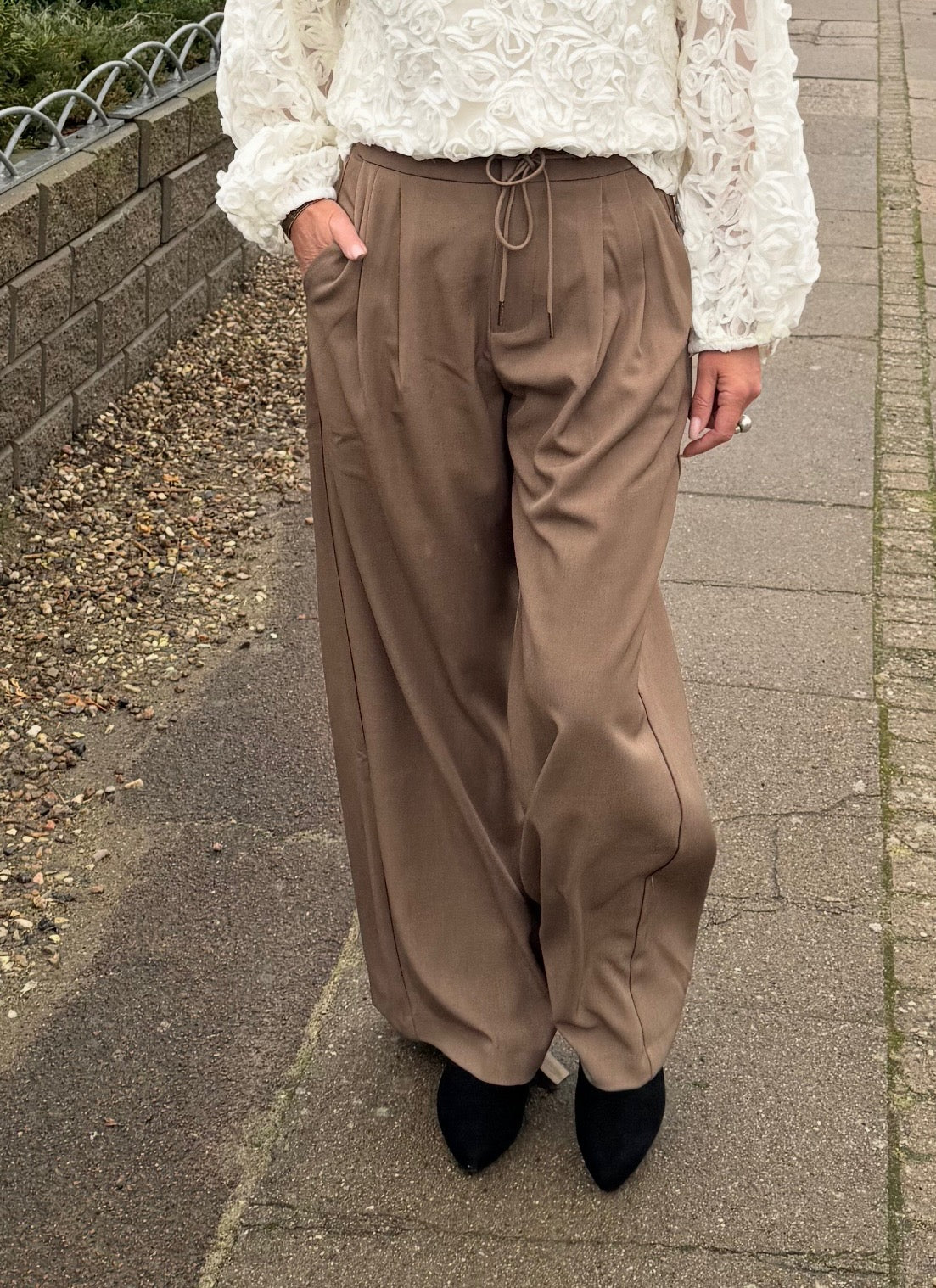 Haute L´amitié Bukser - Michelle Tailor Tie Bukser i Walnut