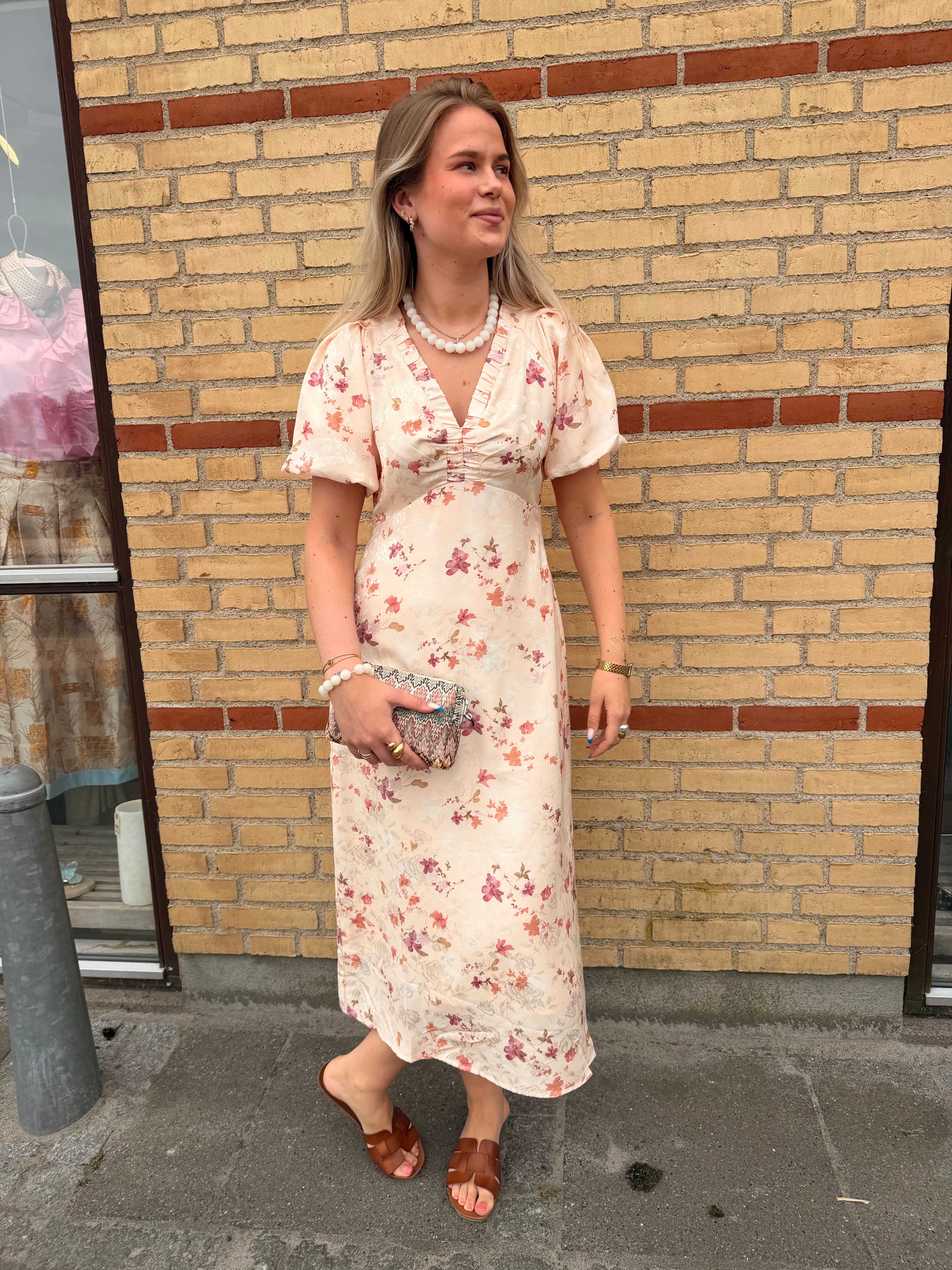 Neo Noir Kjole - Illana Sateen Print Kjole i Creme