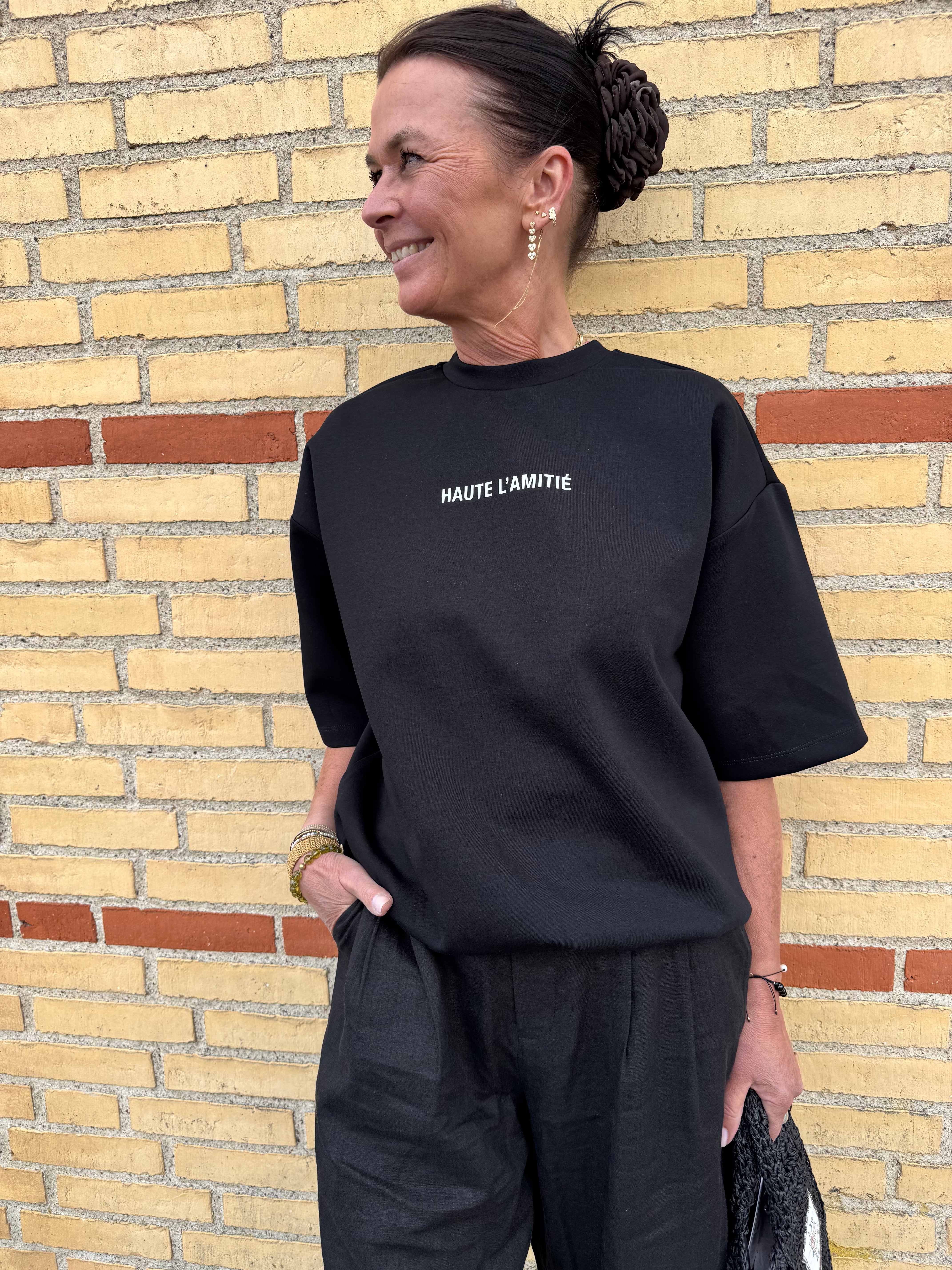 Haute L´amitié Sweat - Back Print studio SS Sweat i Sort