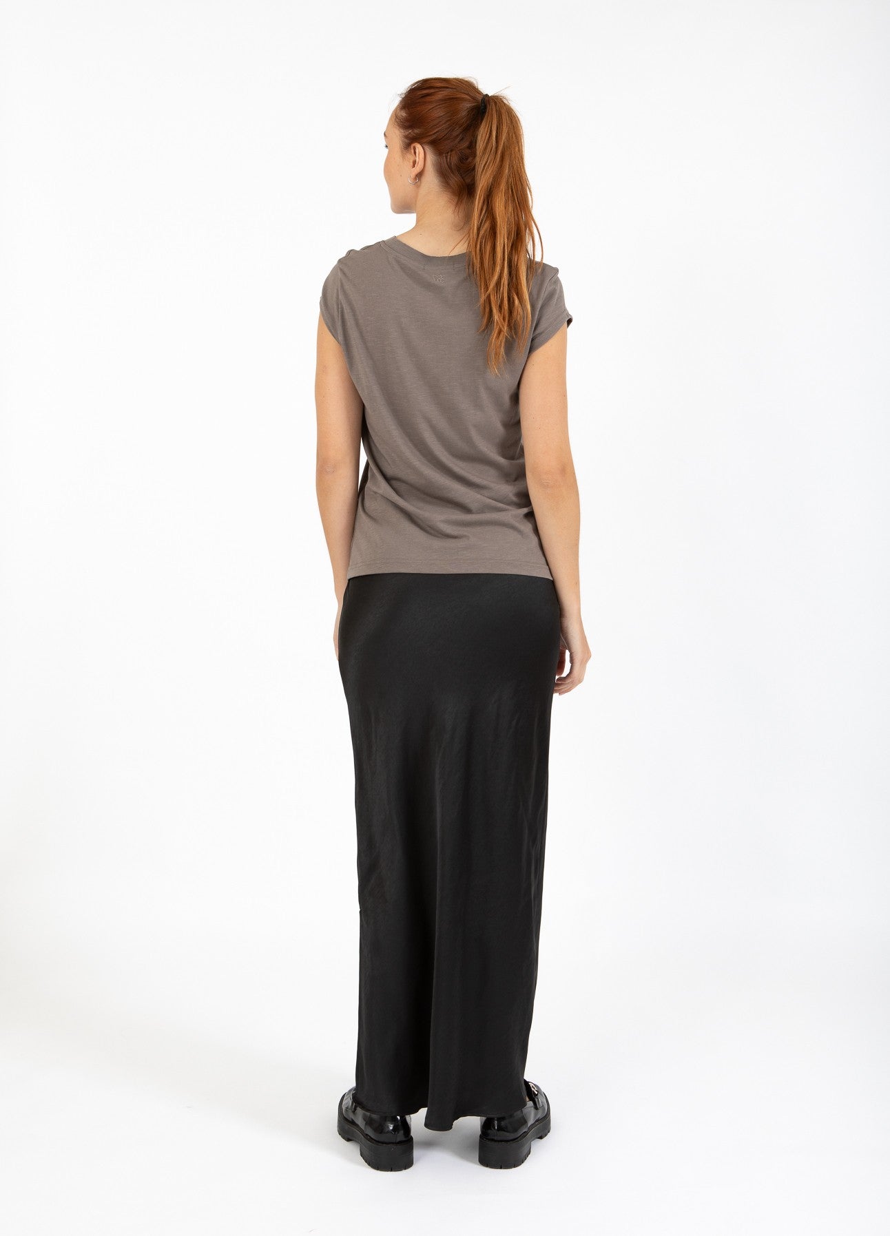 Coster Copenhagen T-shirt - CC-Heart Basic T-shirt Rund Hals i Dark Mud