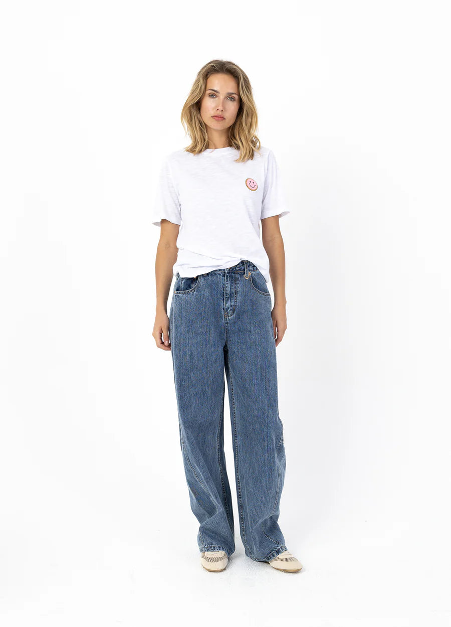 Coster Copenhagen T-shirt - 1505 Smile T-shirt i Hvid Med Pink Smiley