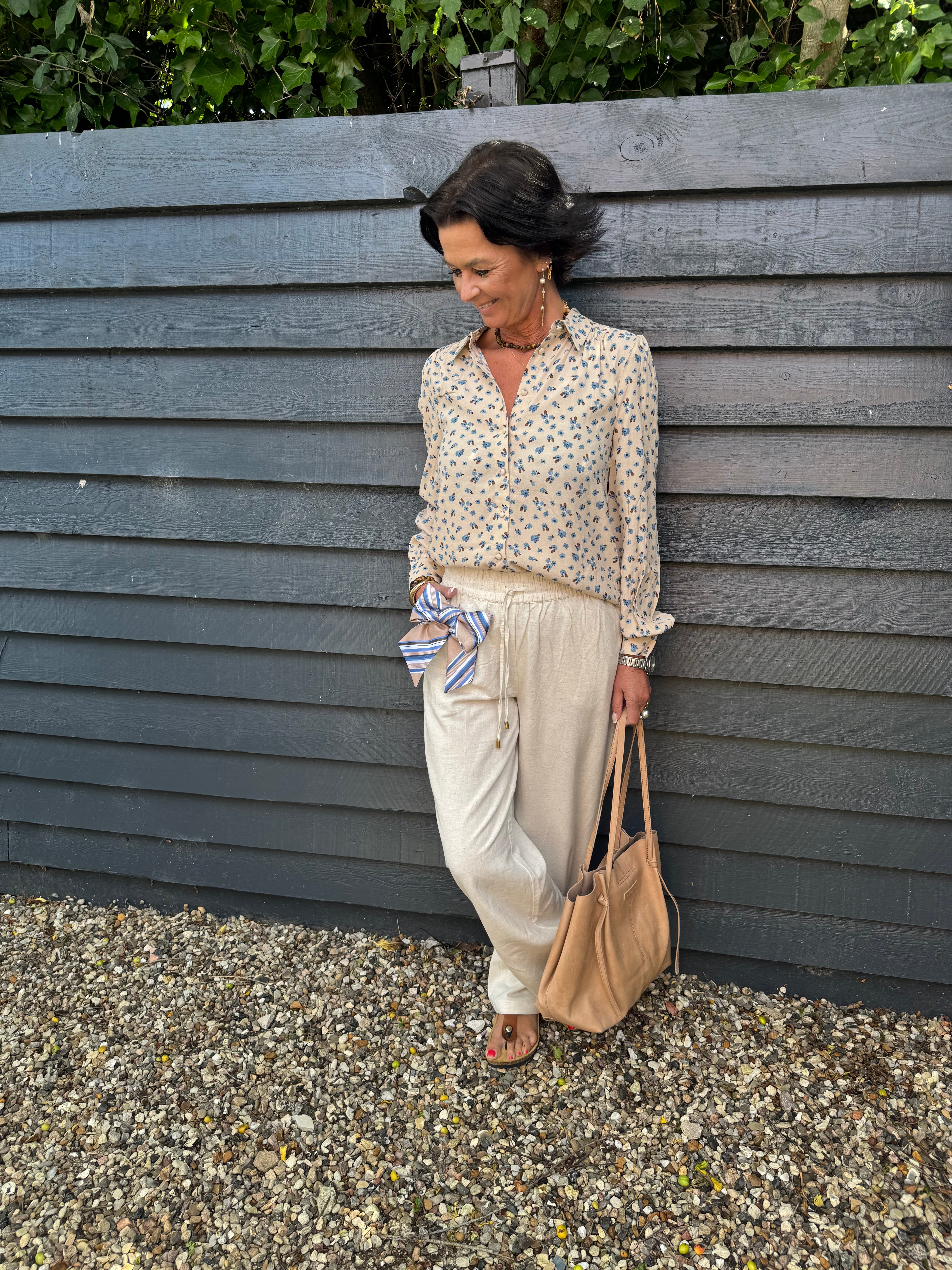 Atelier Rêve Bluse - IRNoella Skjorte i Feline Smoke Gray Flower