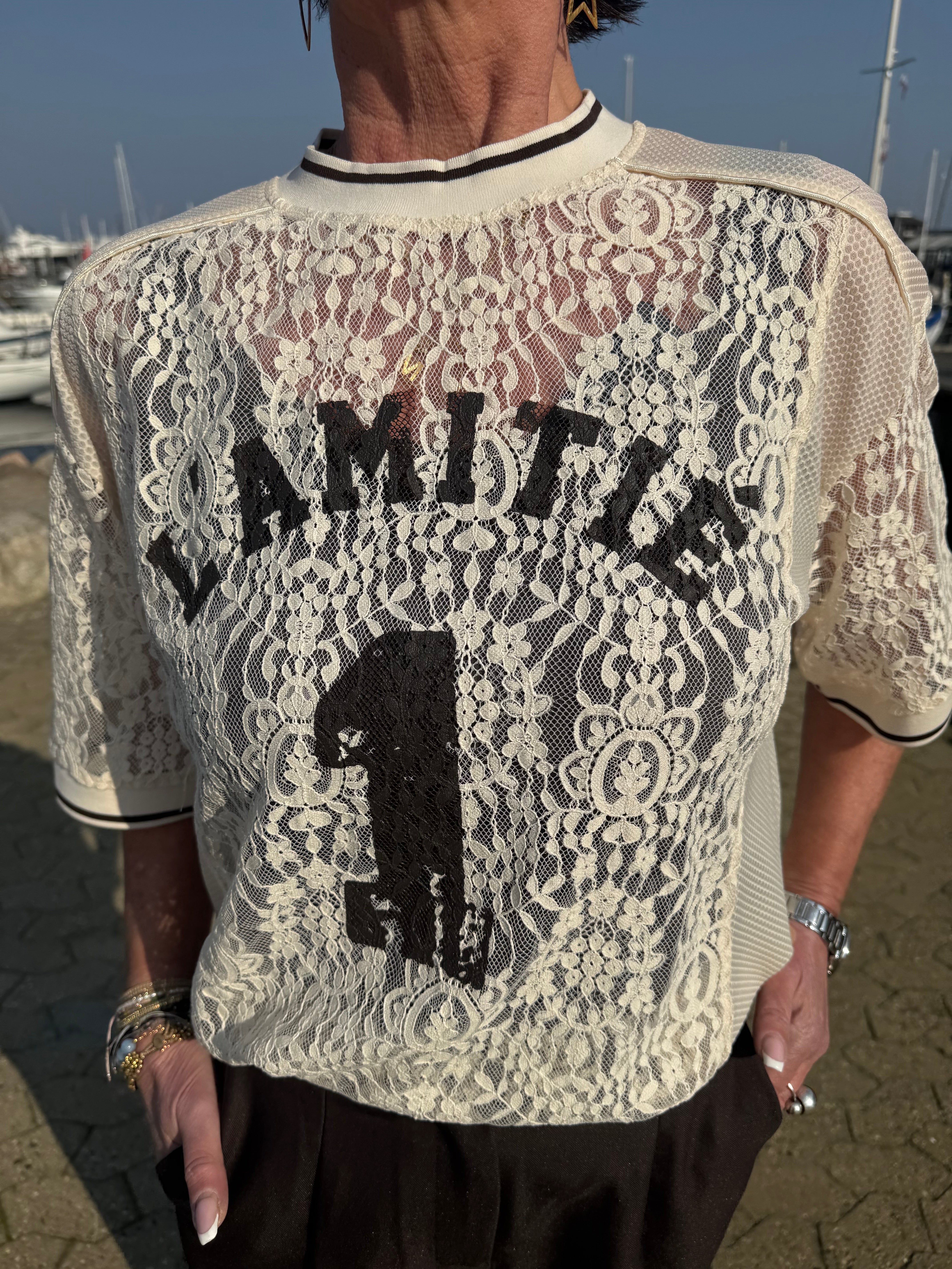 Haute L´amitié Bluse - Lace Football T-shirt i Pearl