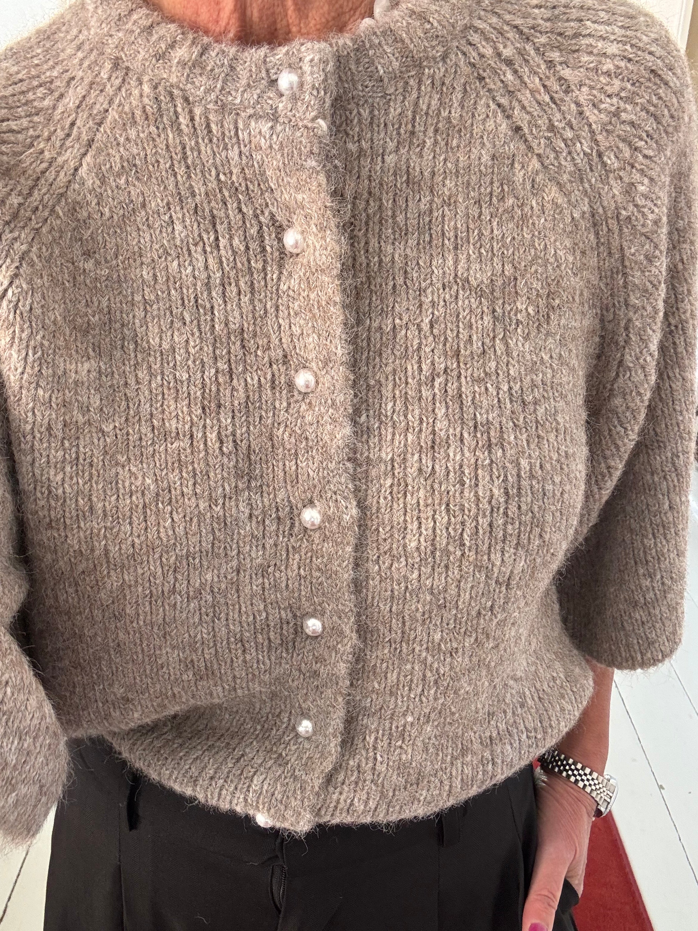 Neo Noir Cardigan - Amaya Fluffy Strik Cardigan i Beige Melange