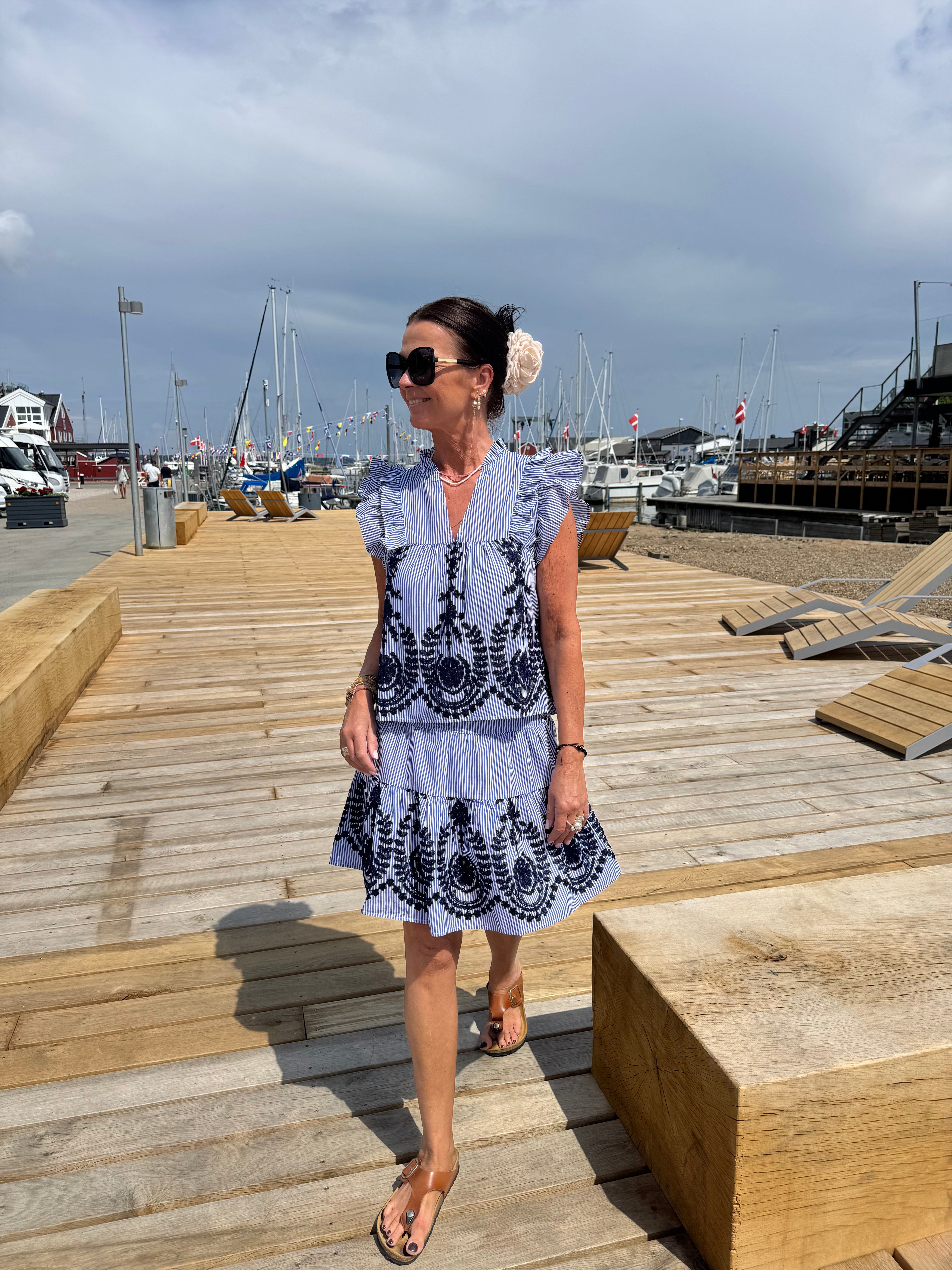 Neo Noir Top - Jayla Stripe Embroidery Top i Blå