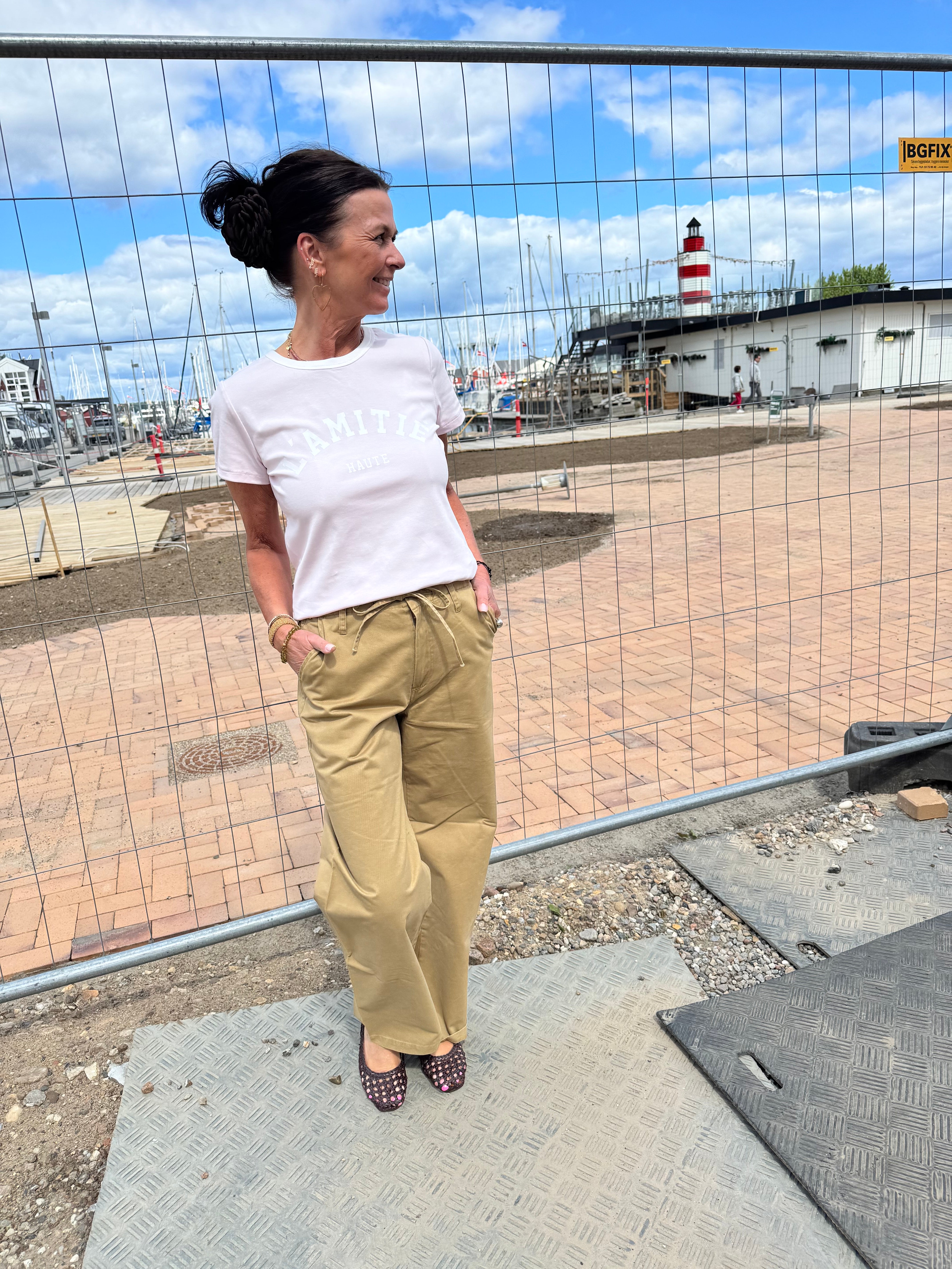 Haute L´amitié T-shirt - Neckline Logo T-shirt i Iced Rose