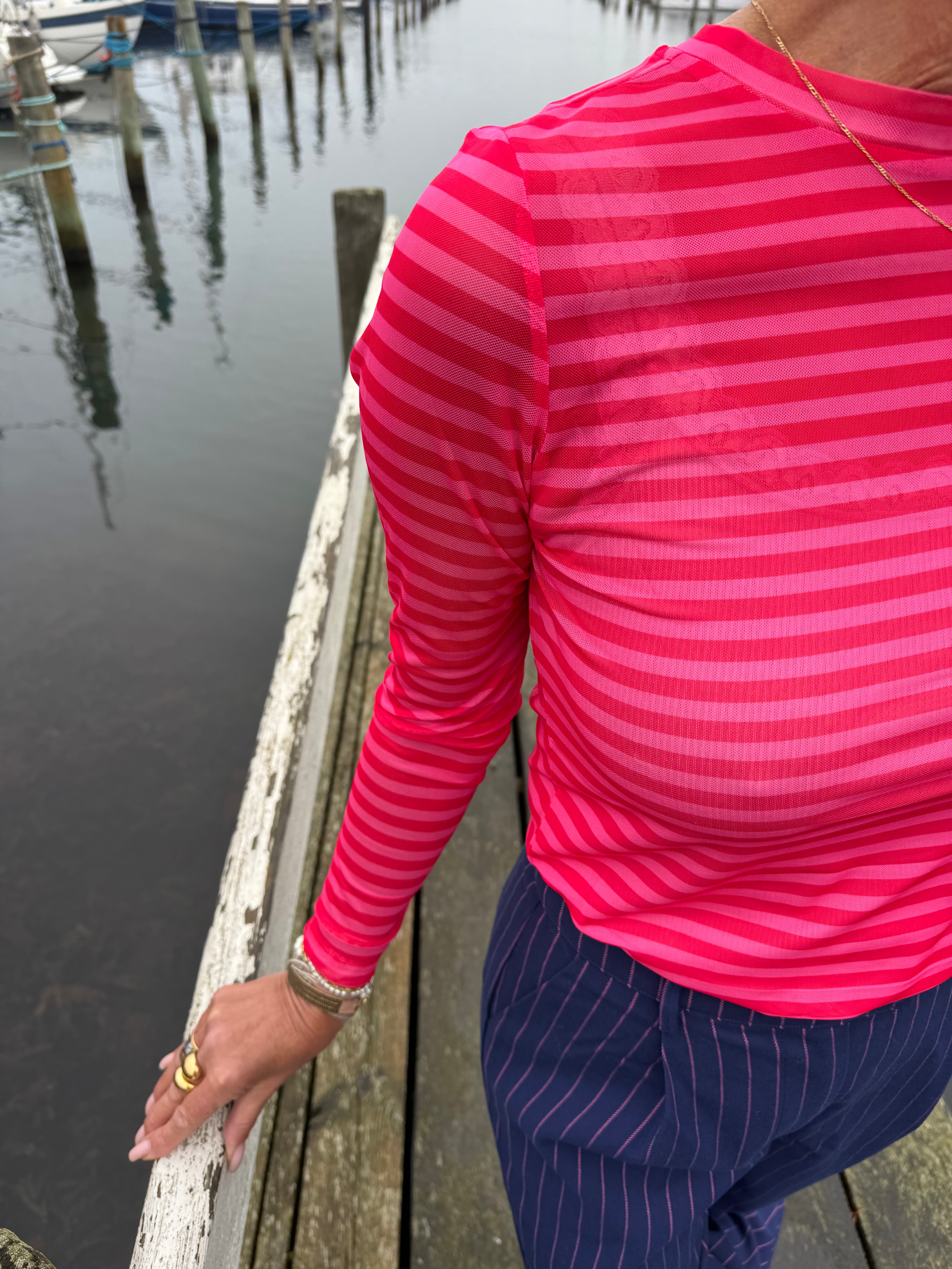 Lollys Laundry Bluse - IrieLL LS Mesh Bluse i Pink Strib