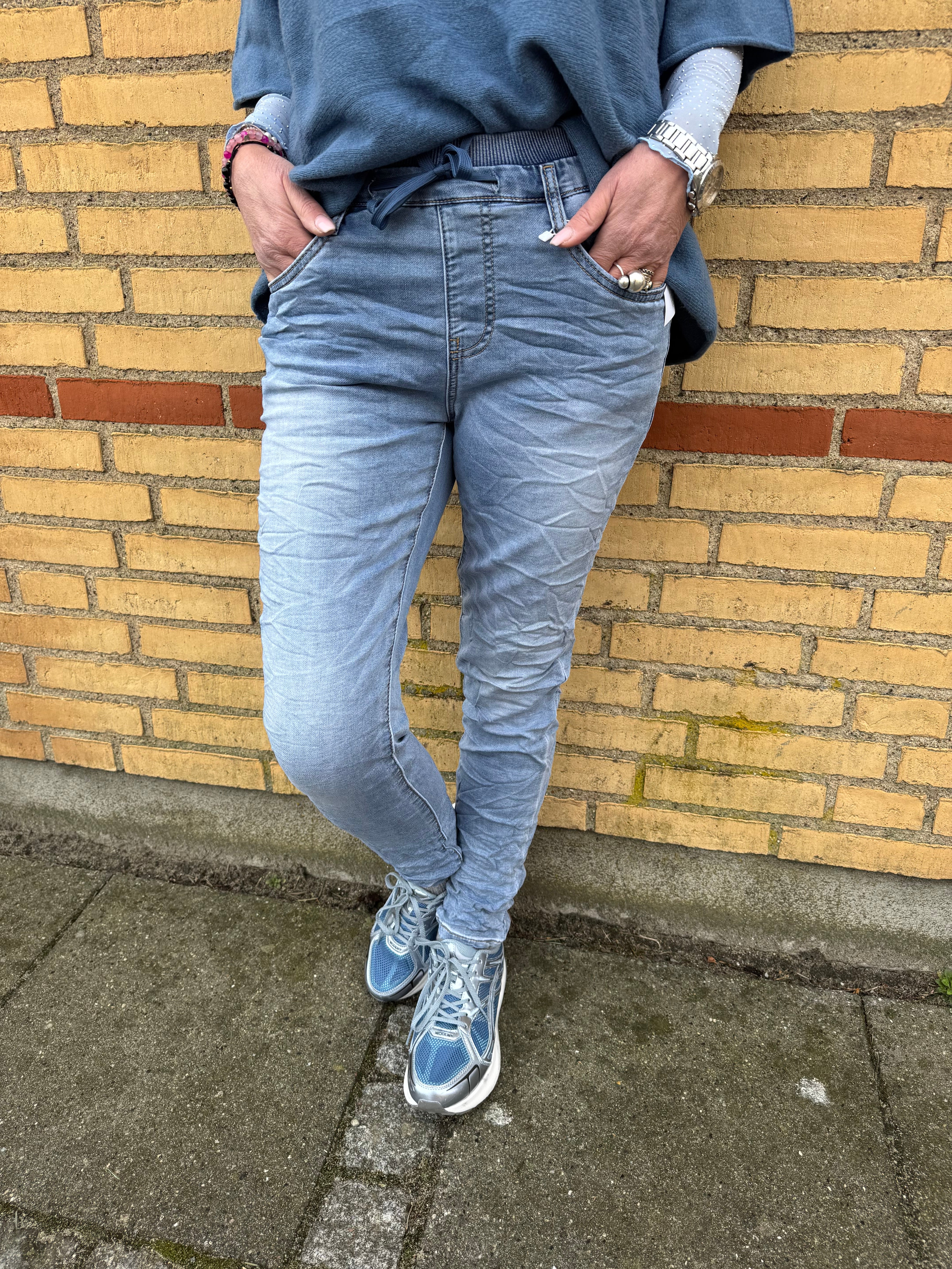 MARTA du château Jeans - Emma Jeans i Blue Denim