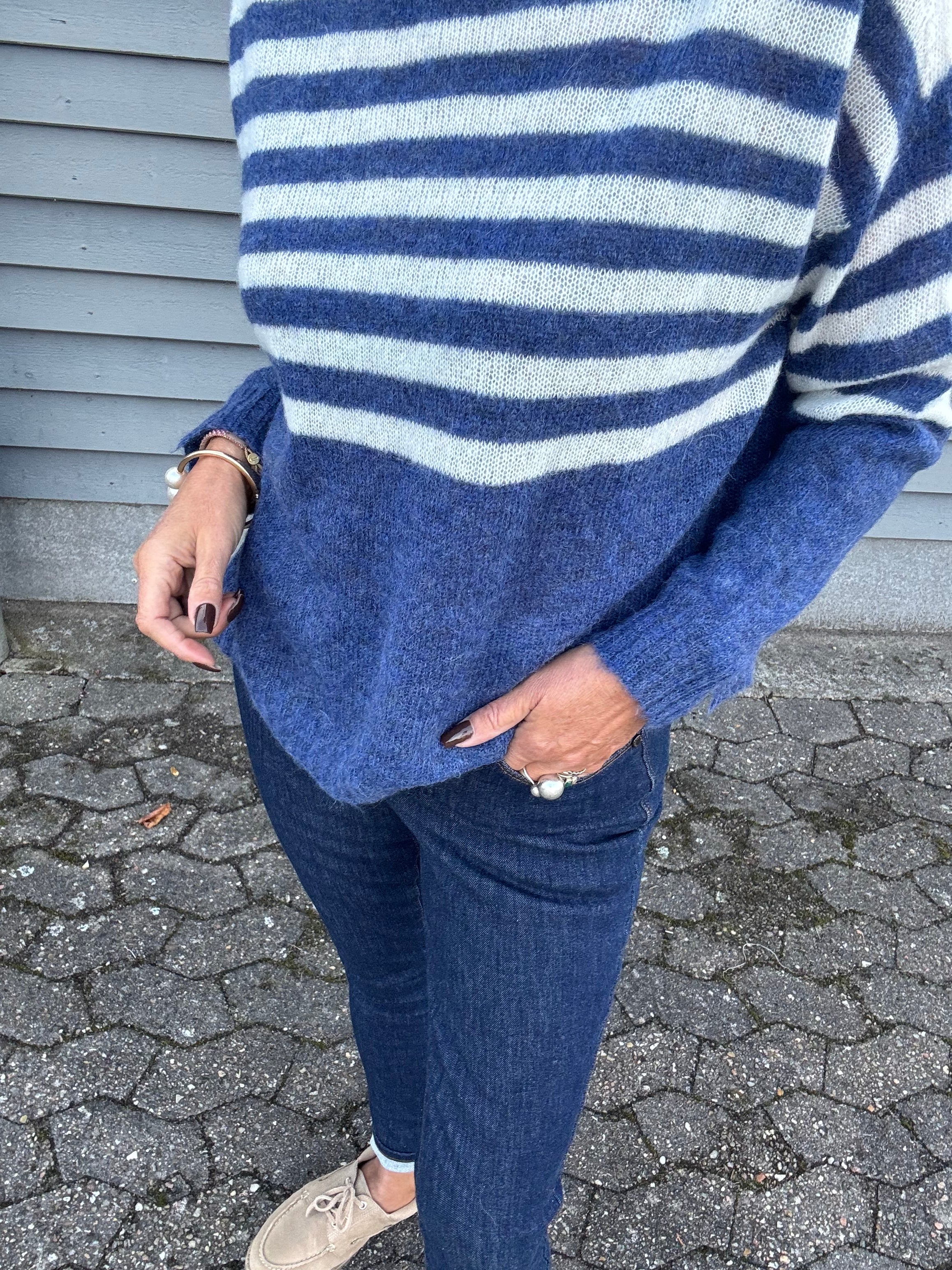 Gossia Sweater - AmbrosiaGO Sweater i Blue, Off-White