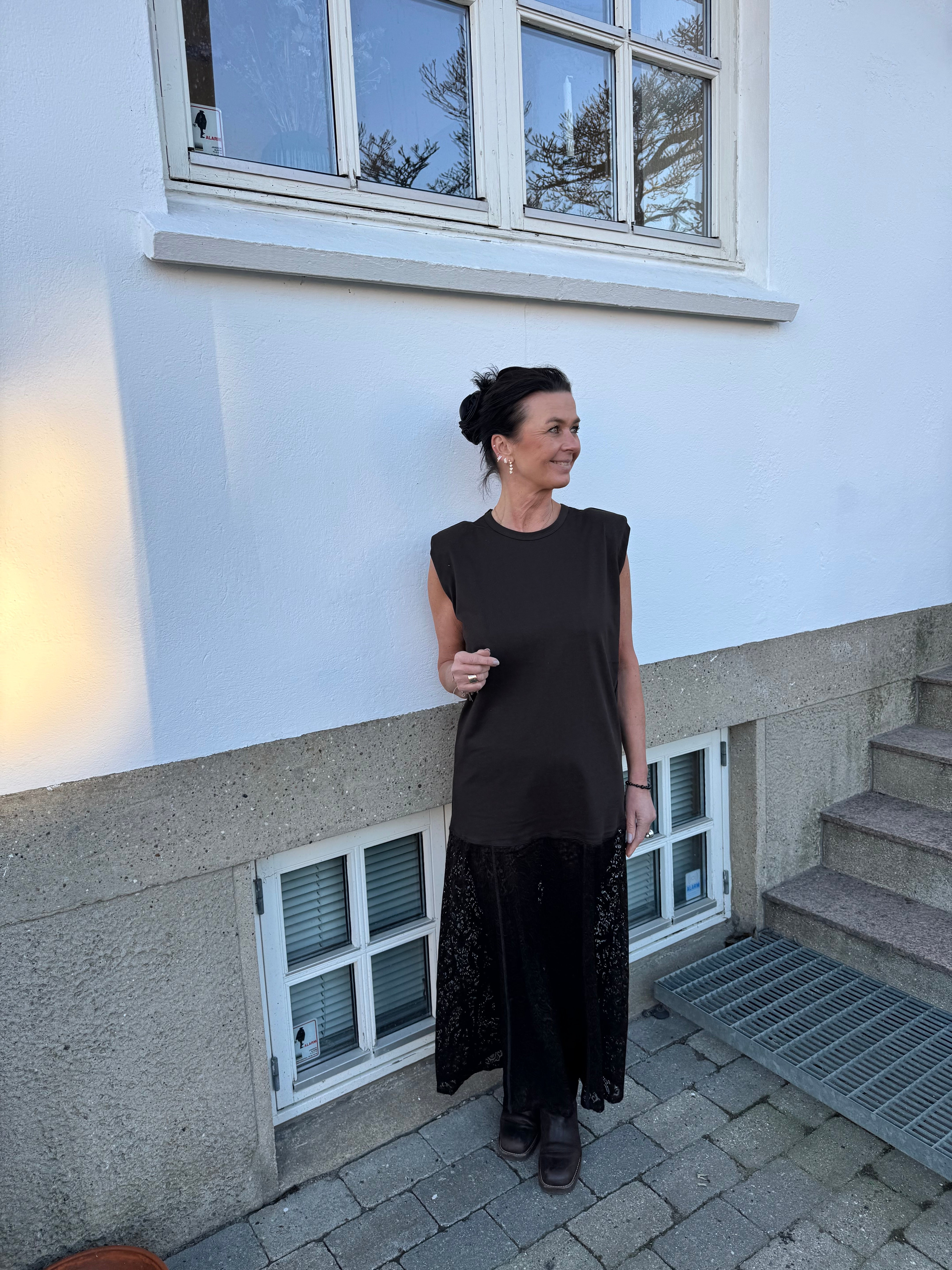 Haute L´amitié Kjole - Summer Lace T-shirt Kjole i Mocca