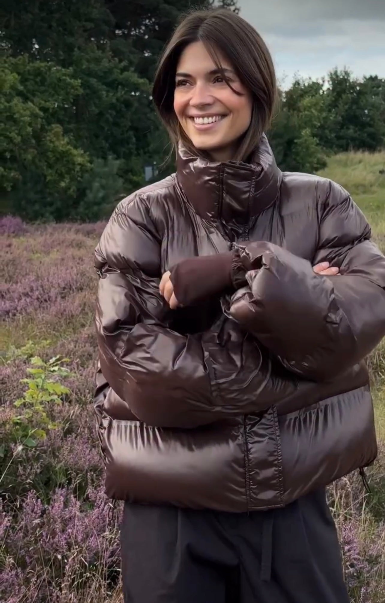 Neo Noir Jakke - Rhea Shiny Puffer Jakke i Dark Brown