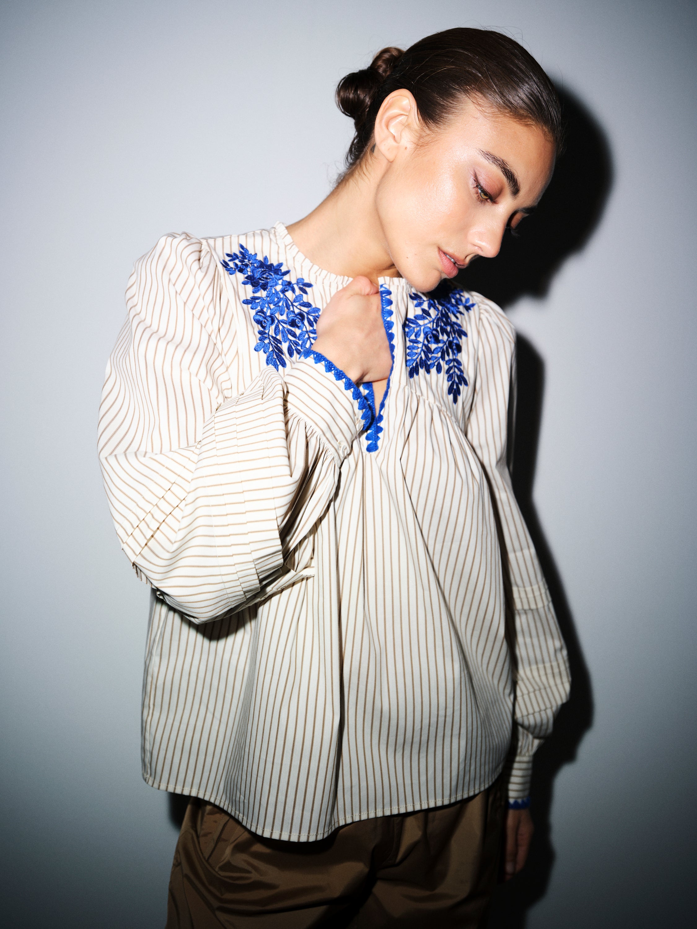 Gossia Blusen - LusiaGO Bluse i Creme Brown Stripes