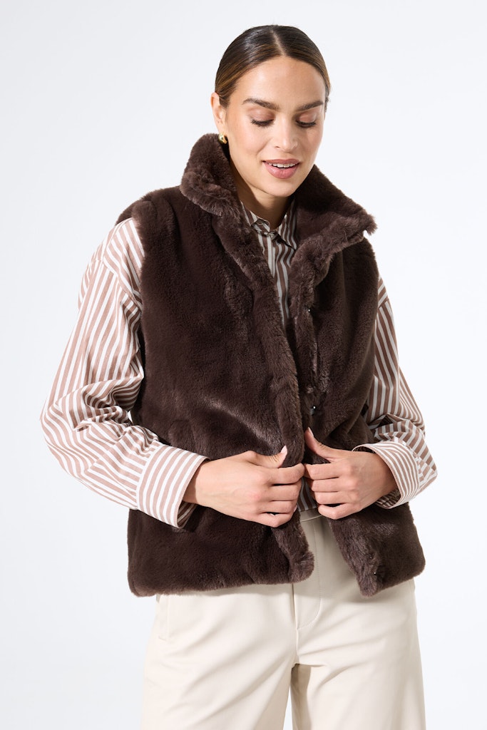 Garcia Vest - 50093 Pels Vest i Night Bronw