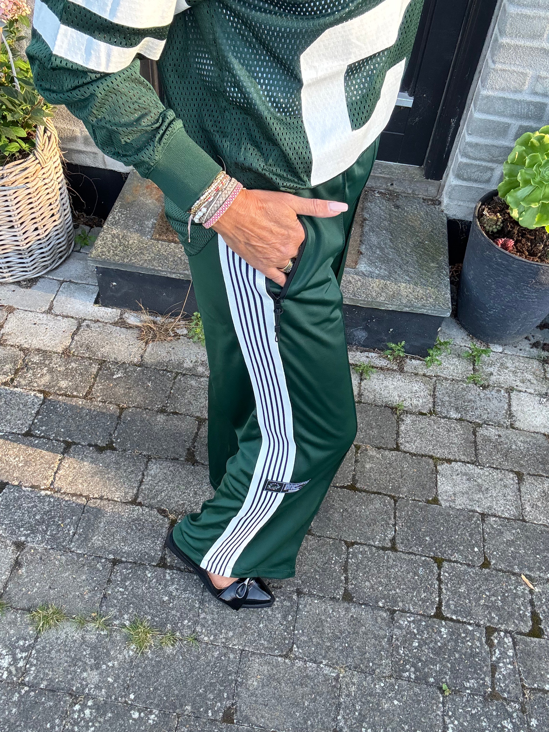 Haute L´amitié Bukser - Baggy Track Bukser i Sporty Green