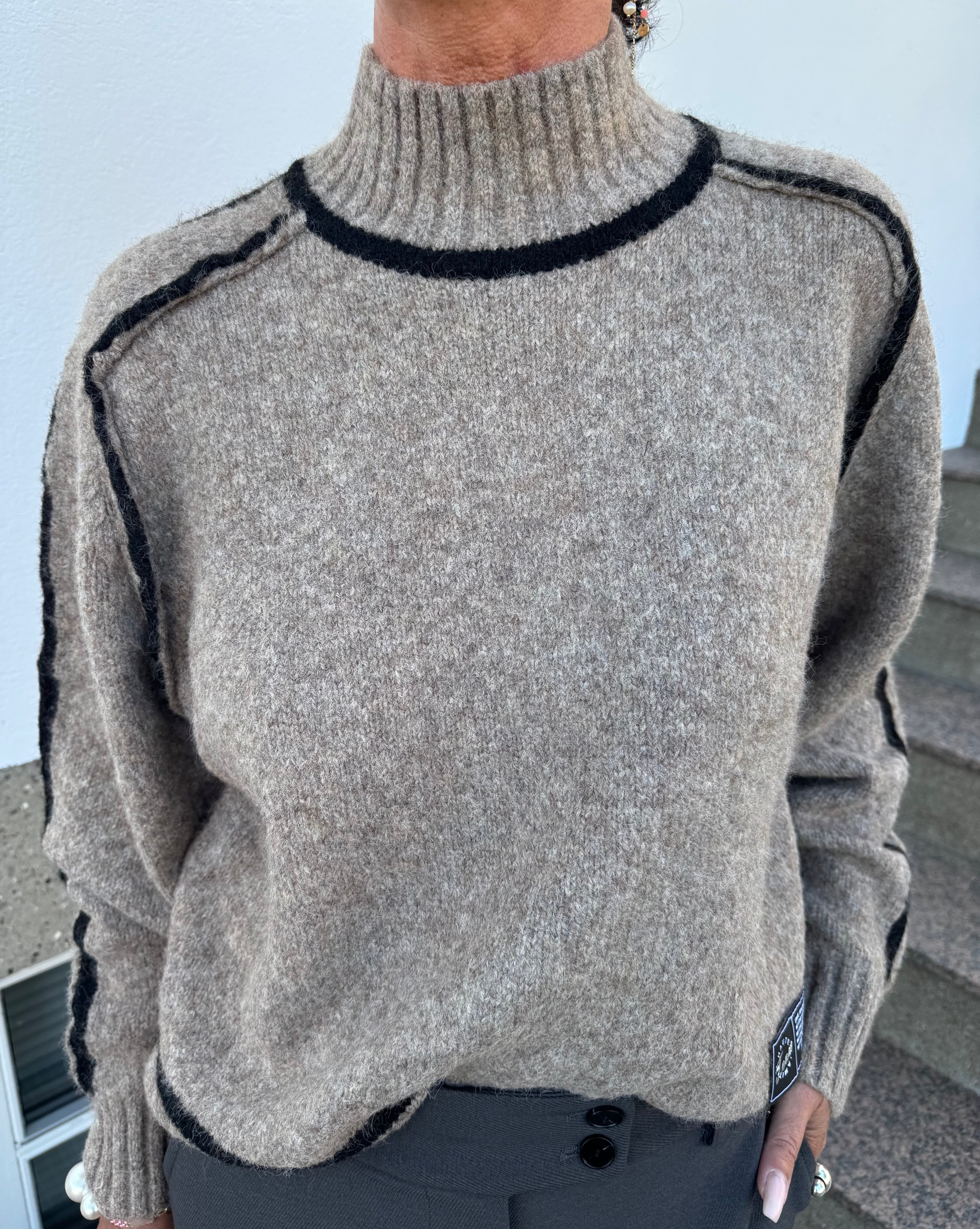 Haute L´amitié Strik - Toby Hem Line Strik i Walnut Melange