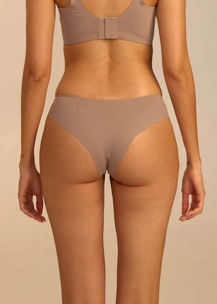 FemiFemme Undertøj - Invisible Soft Brazilian Trusser i Soft Mocha