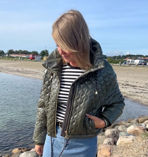 Coster Copenhagen - Quilted Jakke i Fall Leaves Grøn