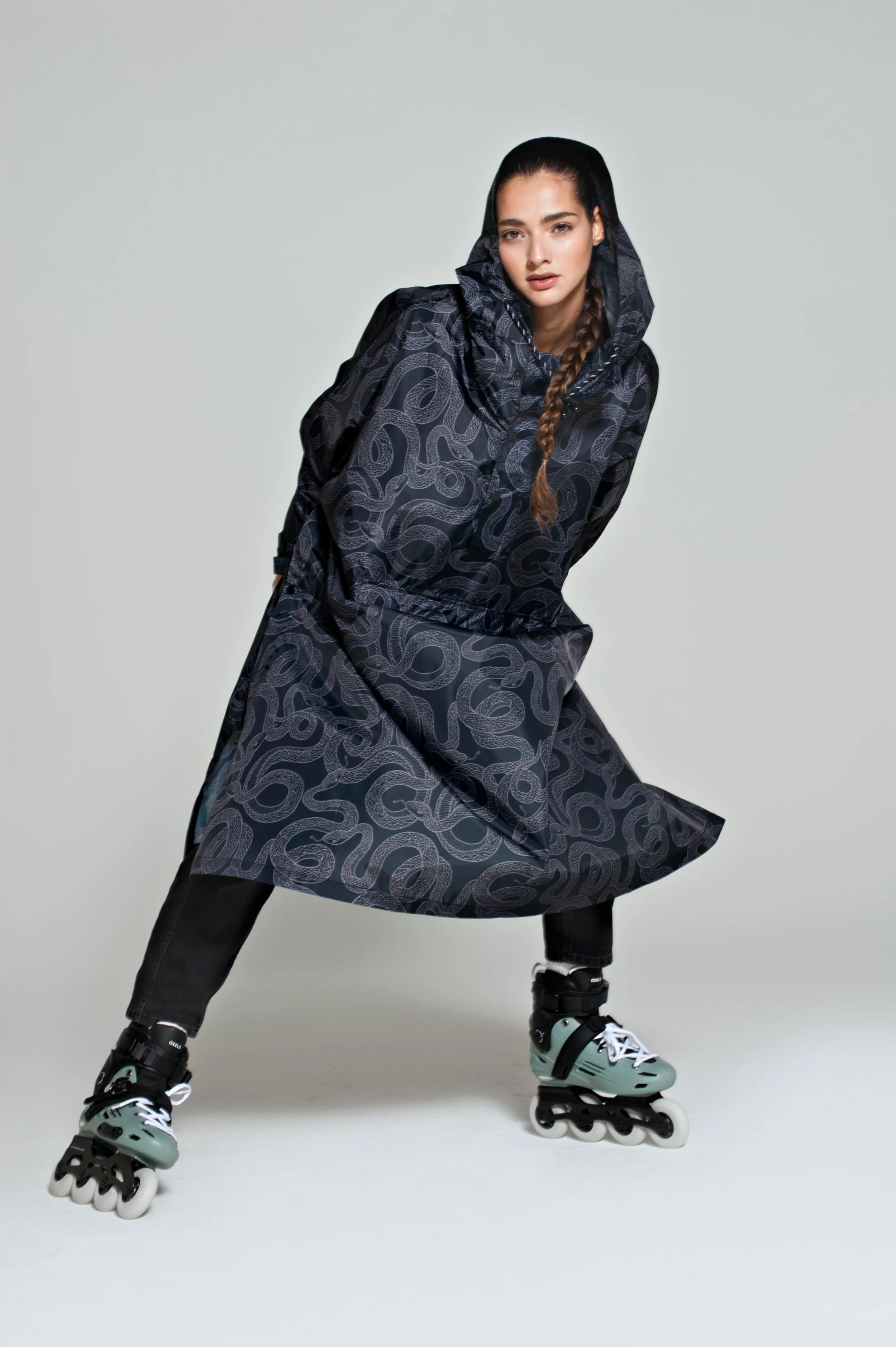 Rain Kiss Regn Poncho - Regn Poncho i Sort med Snakes