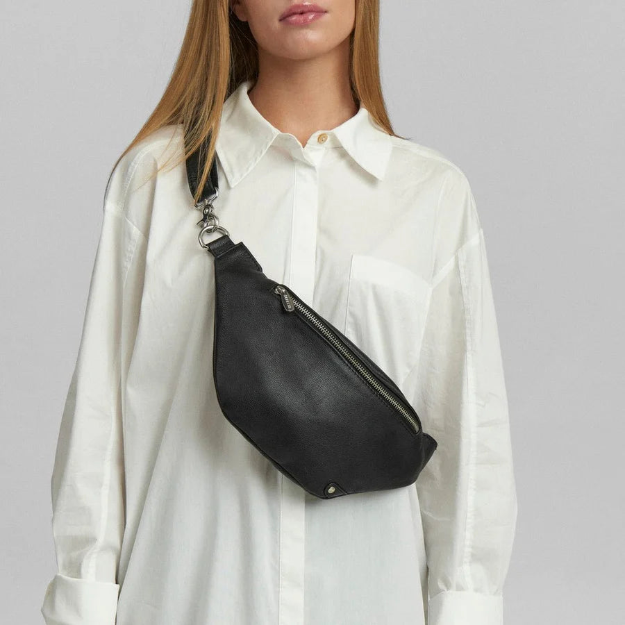Depeche Bæltetaske - 12556 Fashion Favourites Bumbag i Sort Med Sølv