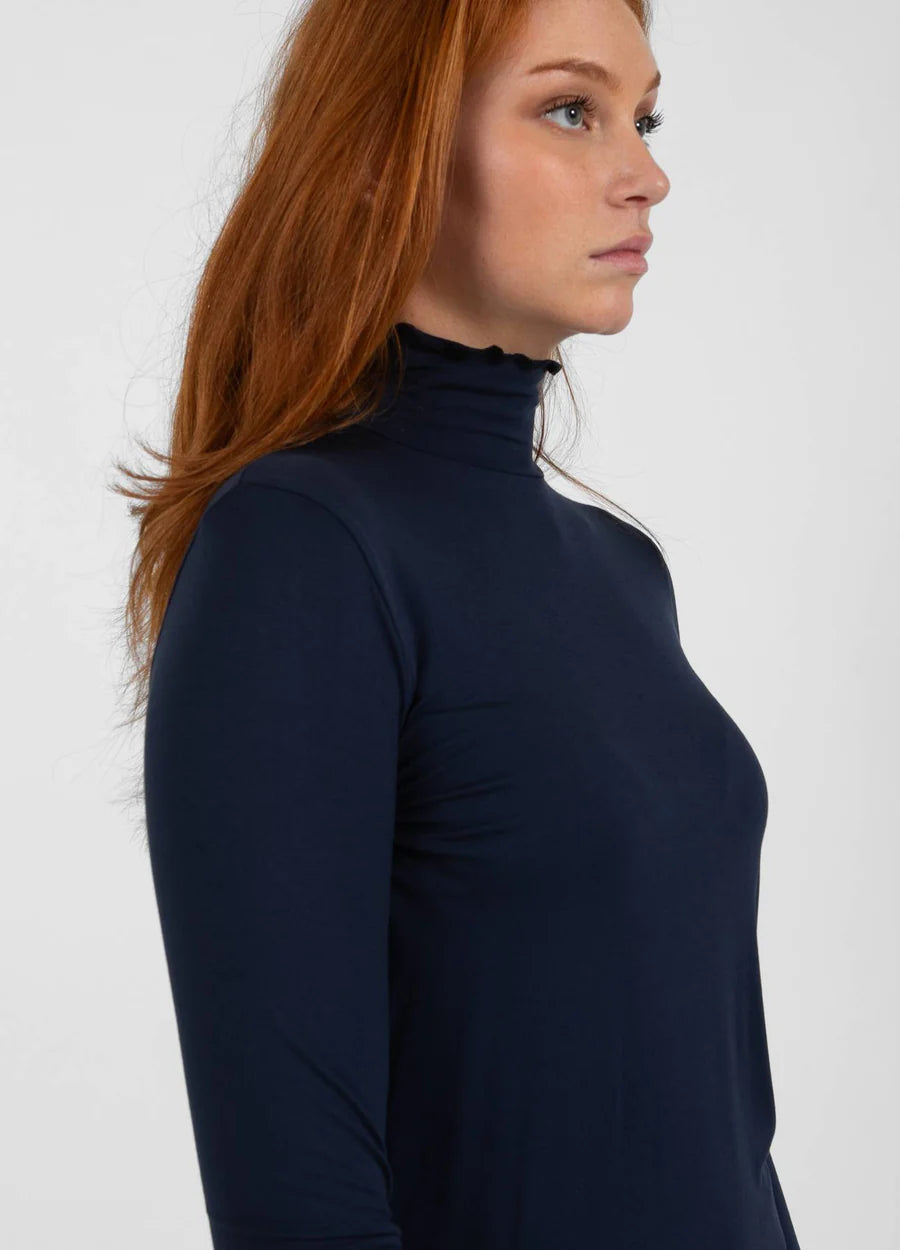 Coster Copenhagen - CC Heart Sofia Turtleneck Bluse i Navy