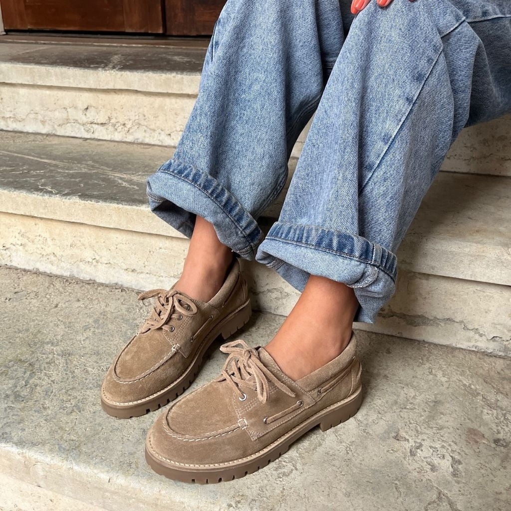 COPENHAGEN SHOES Sejlersko - The Walk Suede Sejlersko i Biscuit
