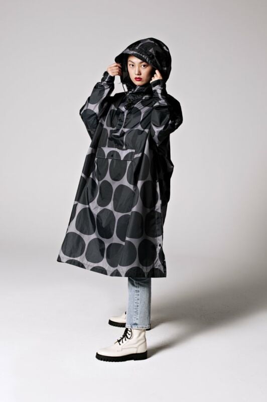 Rain Kiss Regn Poncho - Regn Poncho Black Polka i Sort